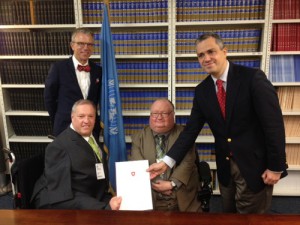 tactuel02_Schwerpunkt_BRK_Uebergabe