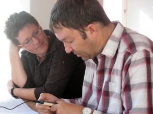 Zwei Fachpersonen im Gespräch. Bild: zVg