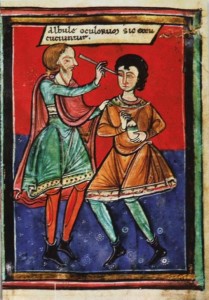 Zu sehen ist das Bild aus einer mittelalterlichen Handschrift, die einen Arzt bei einem Starstich zeigt.