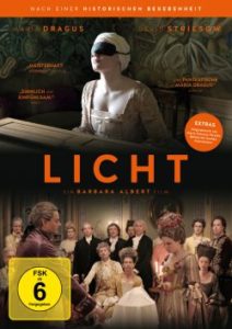 Cover der DVD "Licht". Zeigt die blinde Pianistin am Klavier. 